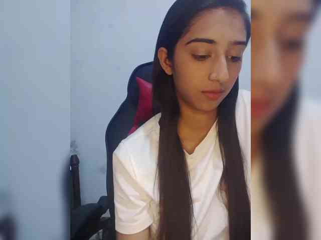 AlinaPopy Live Webcam on BongaCams