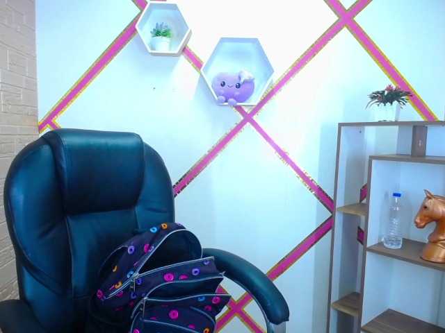 Salome Jamess (SalomeJamess)