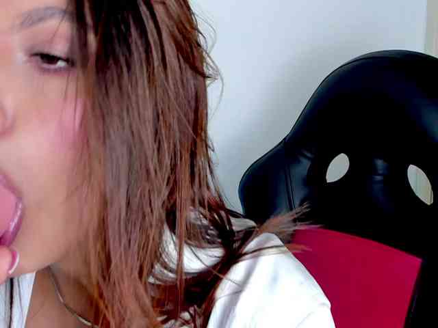 vanessaasquirt webcam