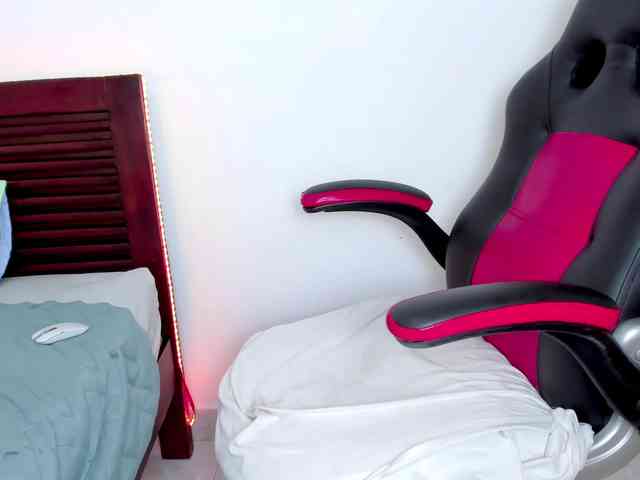 vanessaasquirt webcam