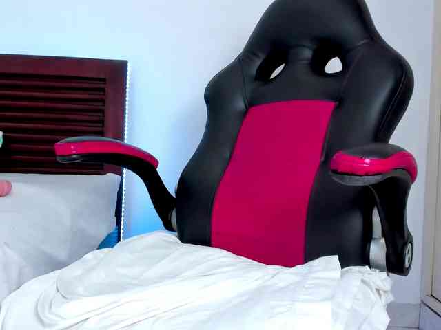 vanessaasquirt webcam