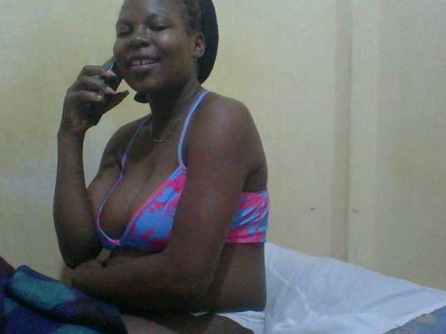 le modèle camilla-sweet est en webcam porno dans un show sur le site bongacams, il possède les tags suivants: Ebony,Brunette,Trimmed