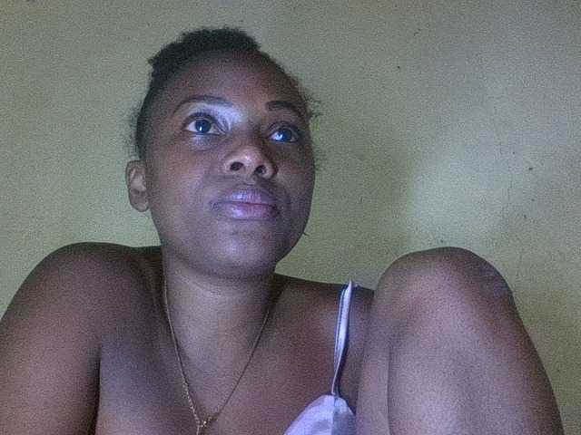 Maissah's BongaCams show and profile