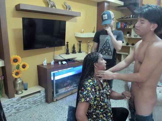 secret-of-roomies webcam