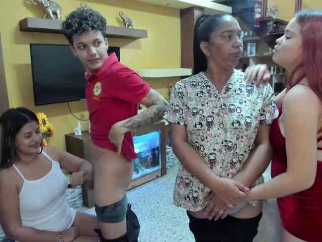 secret-of-roomies webcam