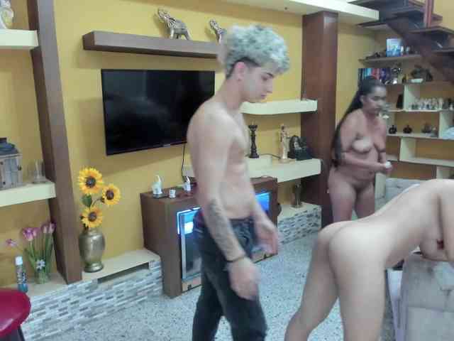 secret-of-roomies webcam