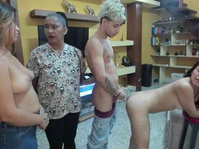 secret-of-roomies webcam