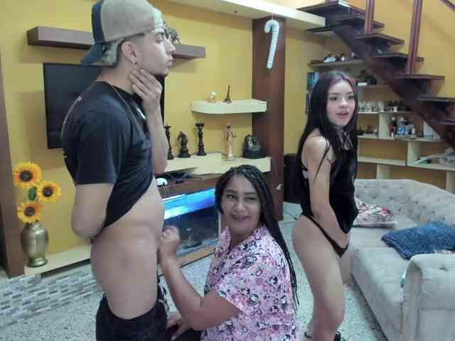 secret-of-roomies webcam