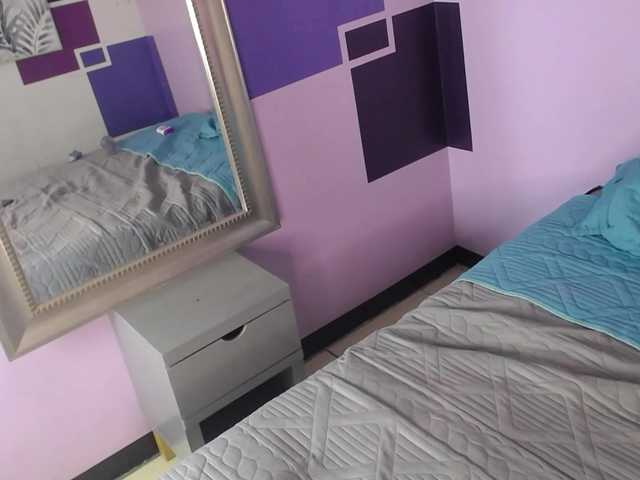 Domincka's BongaCams show and profile