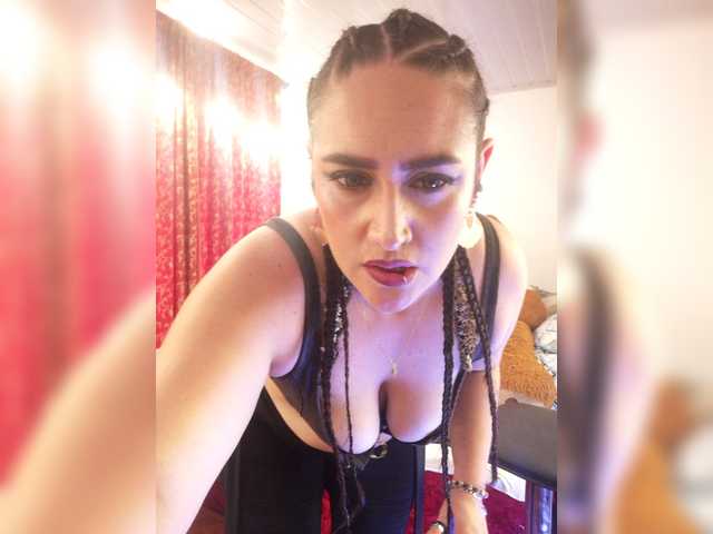 MeganHotCurvy's BongaCams show and profile