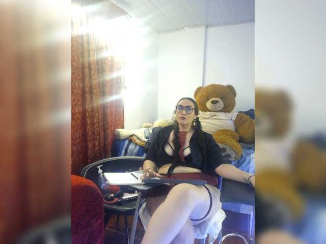 MeganHotCurvy's BongaCams show and profile