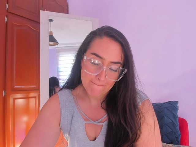 MeganHotCurvy's BongaCams show and profile