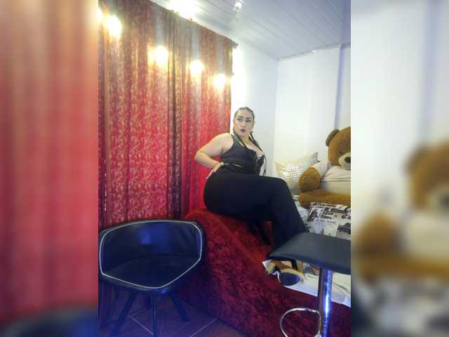 MeganHotCurvy's BongaCams show and profile