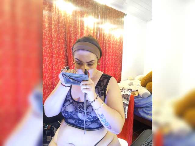 MeganHotCurvy's BongaCams show and profile