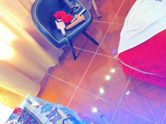 MeganHotCurvy's BongaCams show and profile