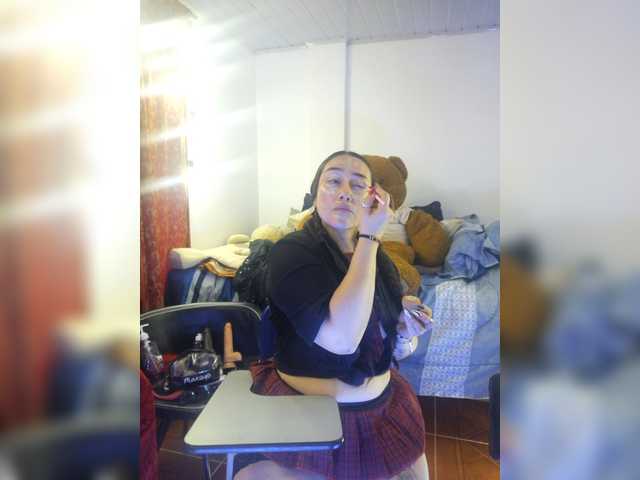 MeganHotCurvy's BongaCams show and profile