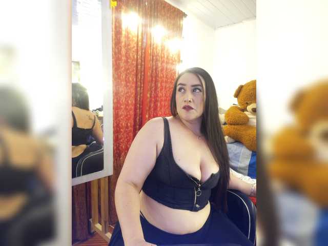 MeganHotCurvy live cam profile