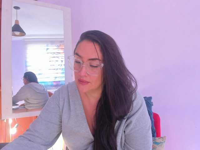 MeganHotCurvy webcam bongacams model stream image