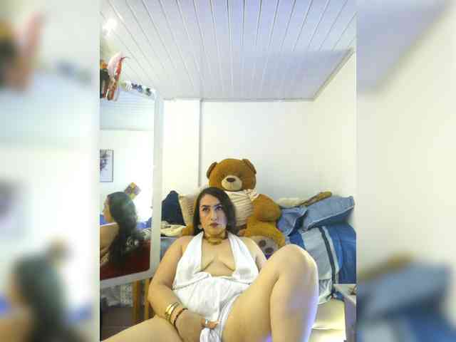 MeganHotCurvy webcam