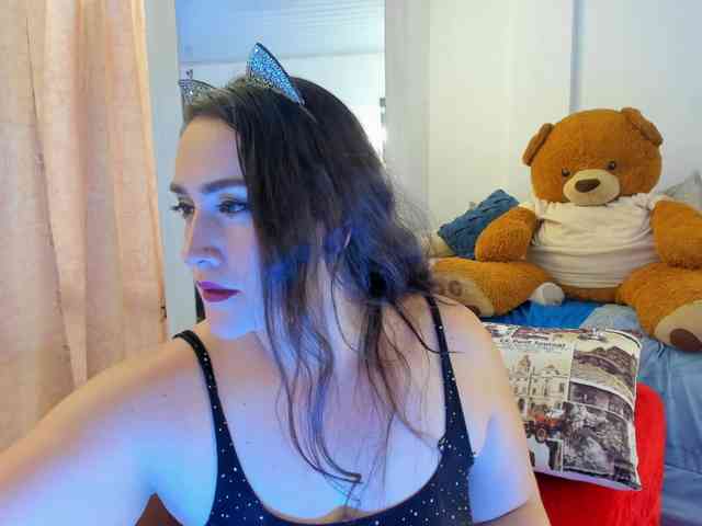 MeganHotCurvy webcam