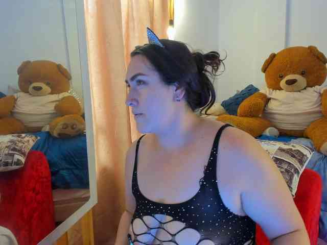 MeganHotCurvy webcam