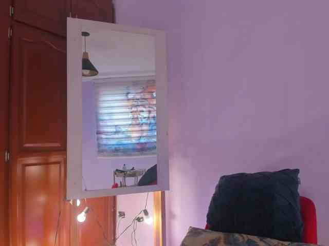 MeganHotCurvy webcam