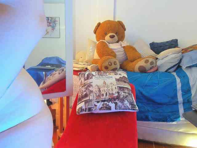 MeganHotCurvy webcam