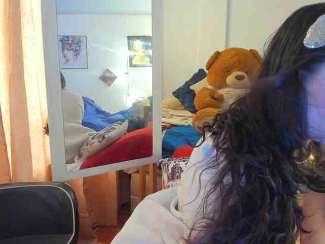 MeganHotCurvy webcam