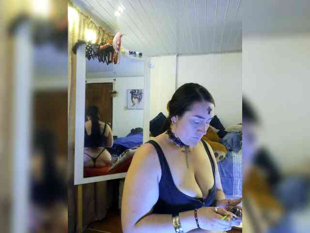 MeganHotCurvy Live Webcam on BongaCams