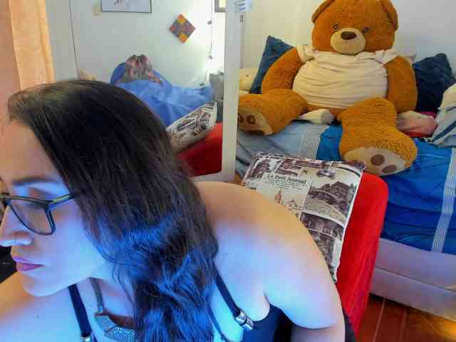 MeganHotCurvy webcam