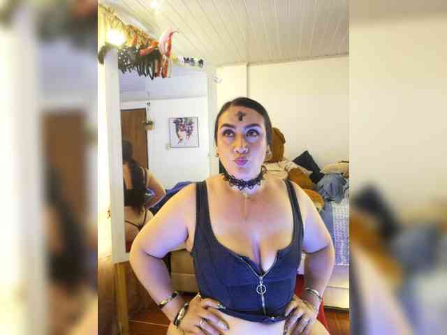 MeganHotCurvy Live Webcam on BongaCams
