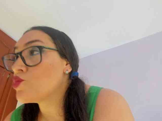 MeganHotCurvy webcam