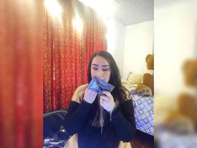 MeganHotCurvy webcam