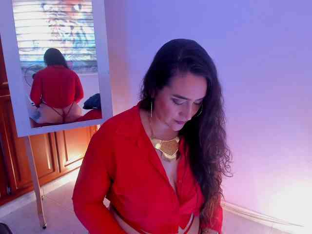 MeganHotCurvy MeganHotCurvy