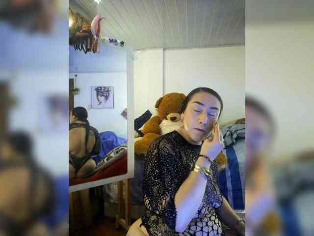 MeganHotCurvy webcam