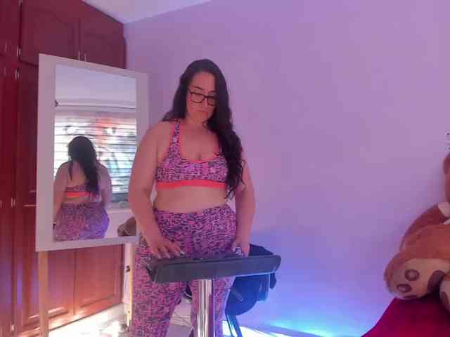 MeganHotCurvy MeganHotCurvy