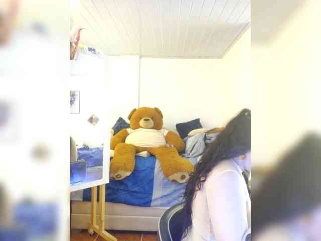 MeganHotCurvy webcam