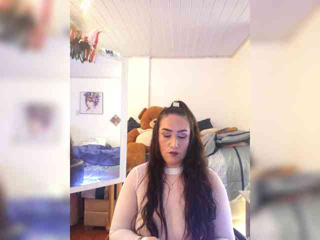 MeganHotCurvy webcam