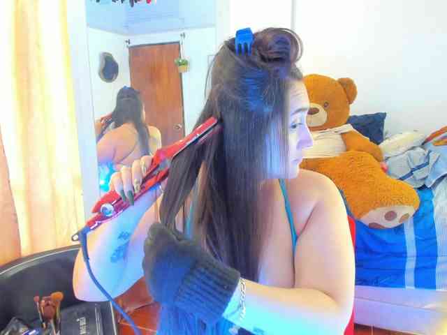 MeganHotCurvy webcam