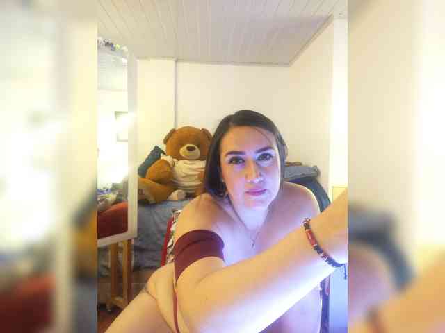 MeganHotCurvy webcam