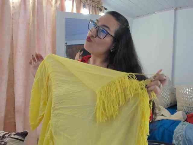 MeganHotCurvy webcam