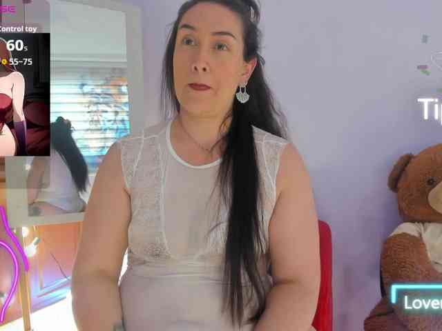 MeganHotCurvy webcam