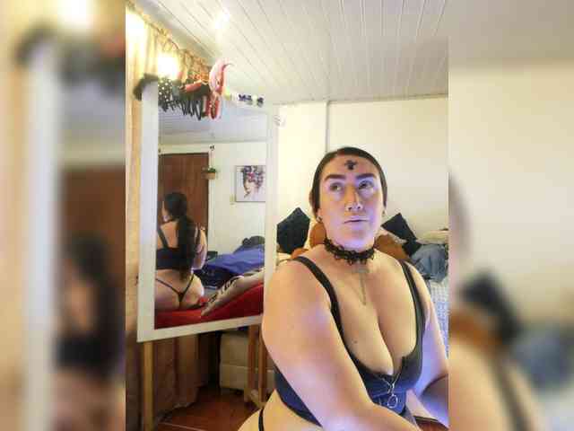 MeganHotCurvy Live Webcam on BongaCams