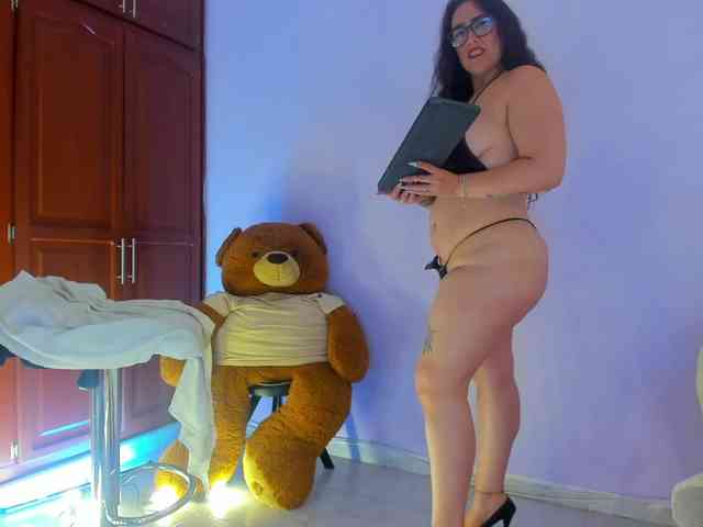 MeganHotCurvy MeganHotCurvy