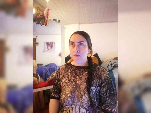 MeganHotCurvy webcam