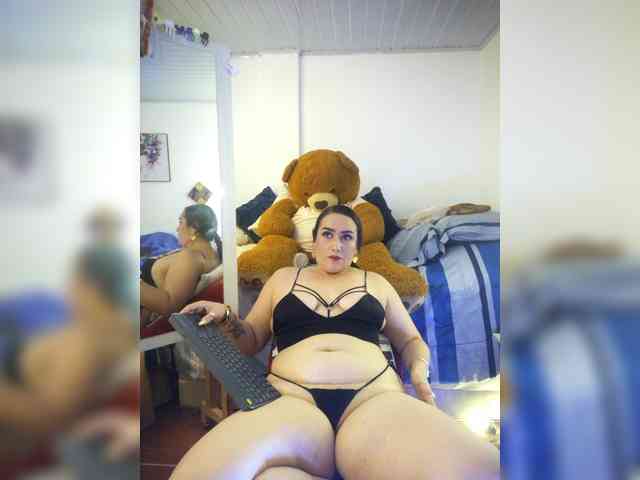 MeganHotCurvy webcam