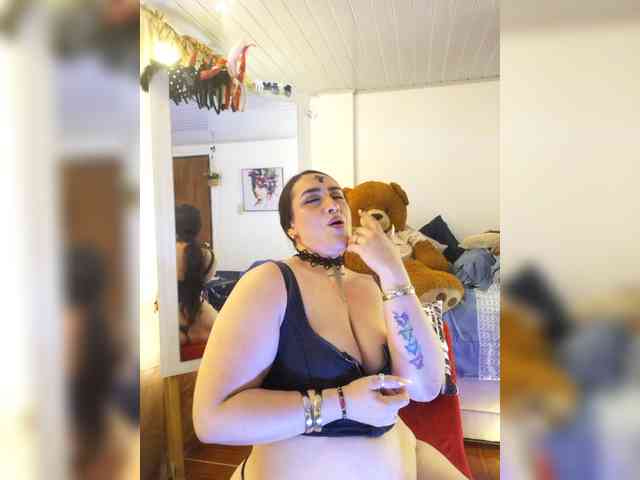 MeganHotCurvy Live Webcam on BongaCams