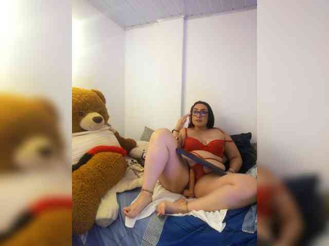 MeganHotCurvy webcam