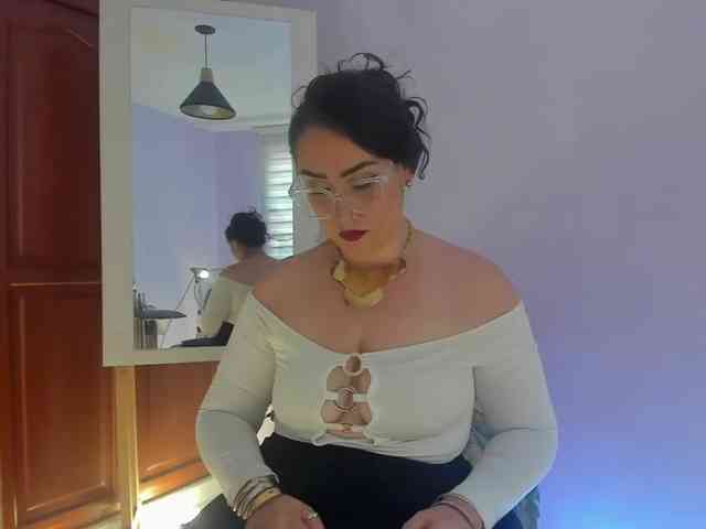 MeganHotCurvy MeganHotCurvy