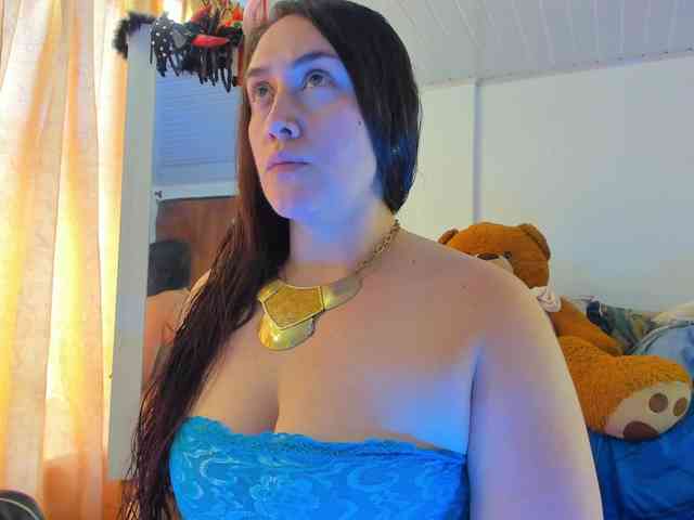 MeganHotCurvy webcam